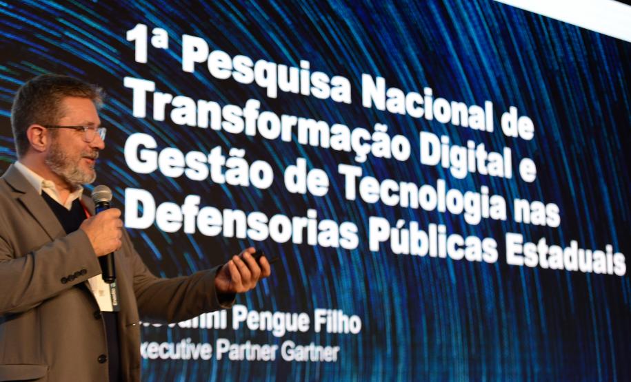 Imagem com foto de cobertura do encerramento do 1º Congresso de Tecnologia das Defensorias