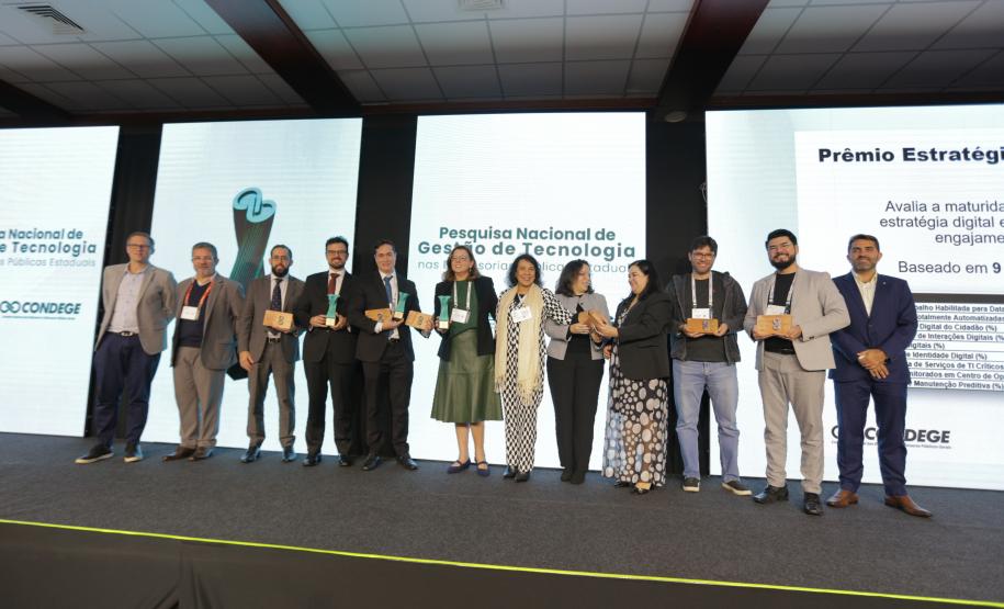 Imagem com foto de cobertura do encerramento do 1º Congresso de Tecnologia das Defensorias