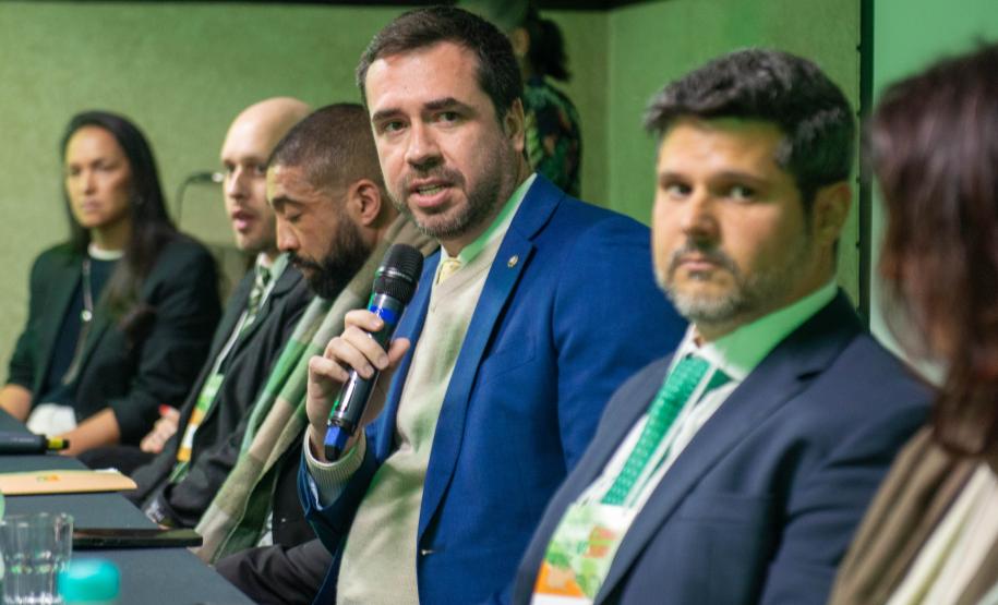 O Defensor Público Geral Matheis Munhoz discursa na abertura do VI Conajuri.