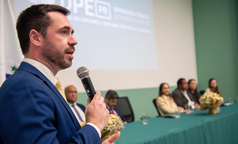 Defensor Público Geral discursa durante a solenidade de posse dos novos servidores.