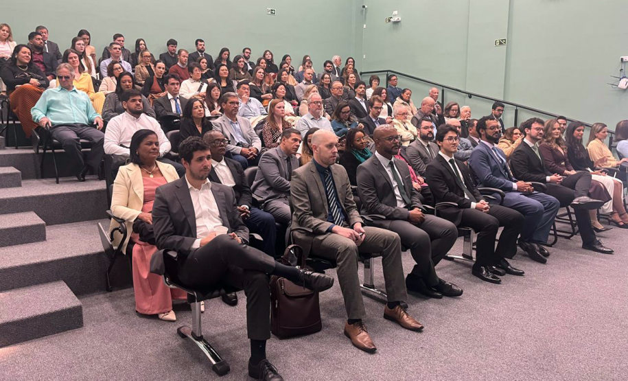 Público lotou o auditório da Defensoria para acompanhar a posse dos seis novos defensores públicos.