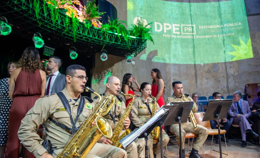 Quarteto de Sopro da banda da Polícia Miliar tocam no início da cerimônia.
