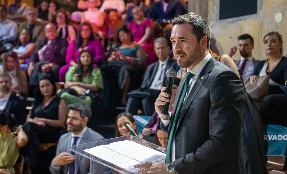 O Defensor Público Geral Matheus Munhoz discursa durante a ceriomônia de posse dos novos colegas.