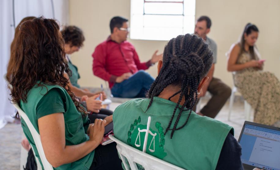 Equipe do Nupier participa de reunião com autoridades e comunidade para discutir políticas públicas para a região.