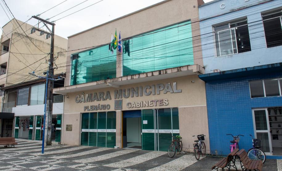 Fachada da Câmara Municipal de Matinhos.