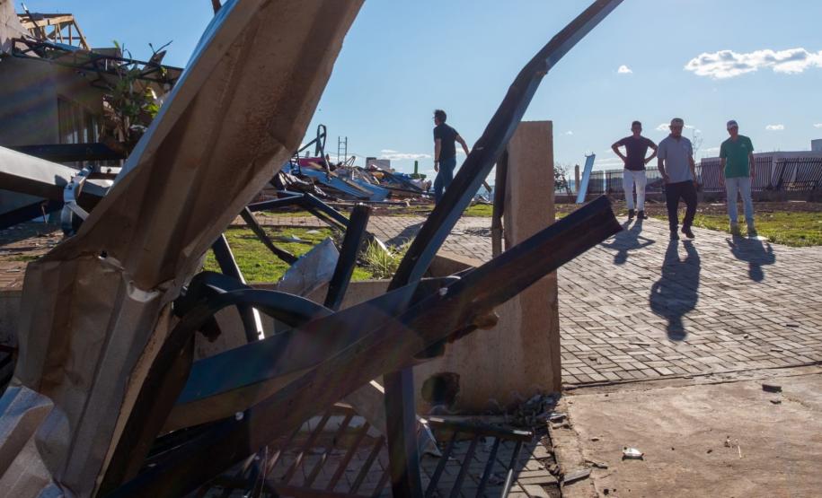 Imagem mostra estragos causados pelo tornado em Rio Bonito do Iguaçu.
