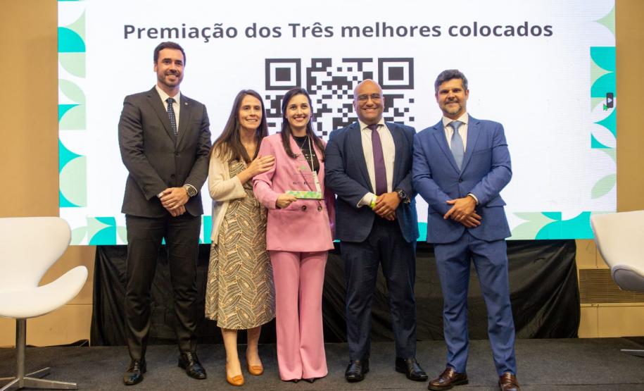 Imagem mostrar os vencedores do Encontro de Teses da DPE-PR