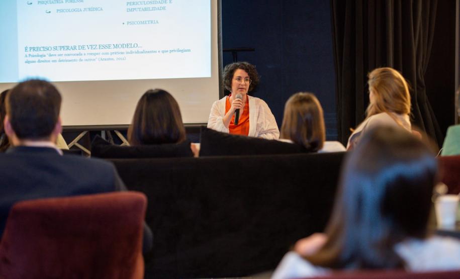 Roda de conversa sobre criminalização da pobreza.