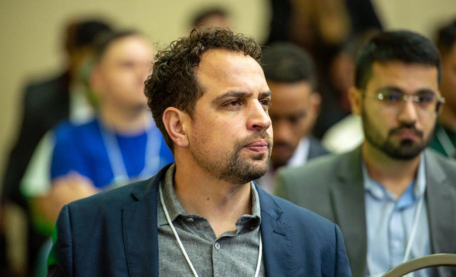 O ouvidor da DPE-PR Marcel acompanha o Segundo dia do Encontro Estadual da Defensoria Pública do Paraná.