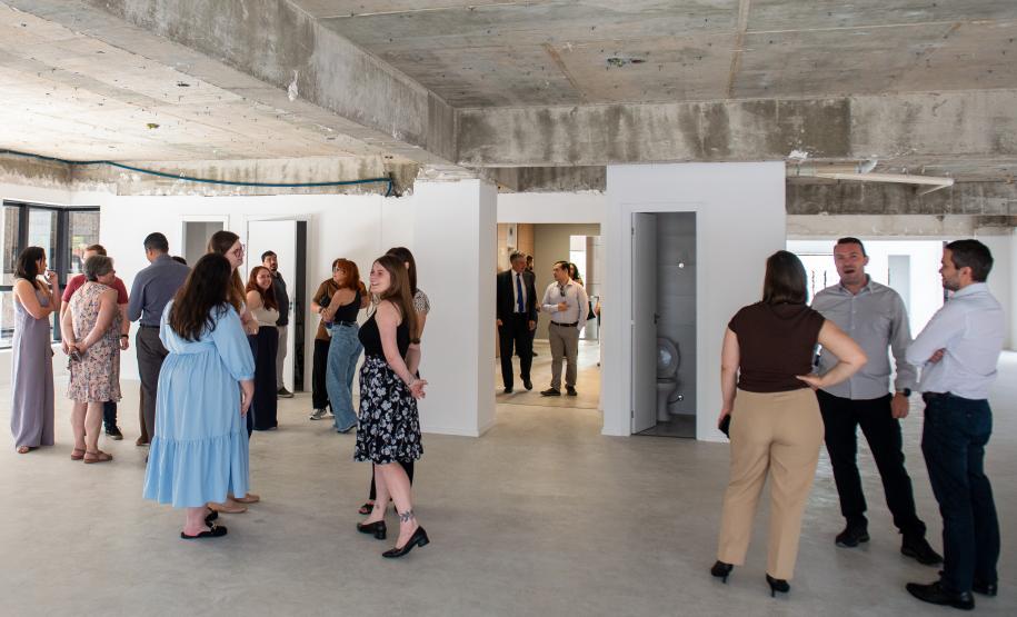 Servidores e Defensores conhecem o espaço onde será a nova sede administrativa da Defensoria Pública do Paraná.