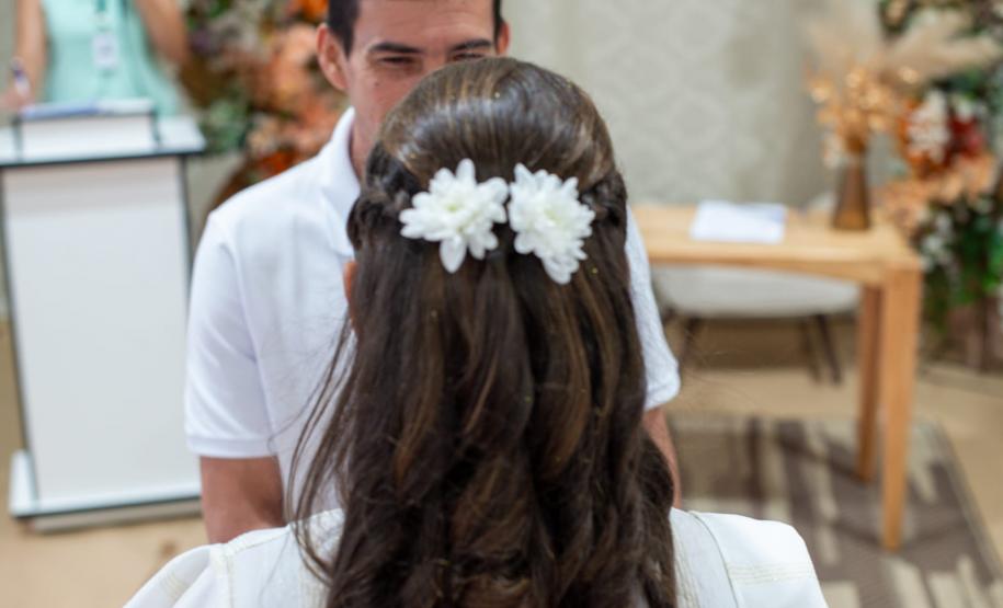 Noivo recebe sua noiva no Casando Direitos.