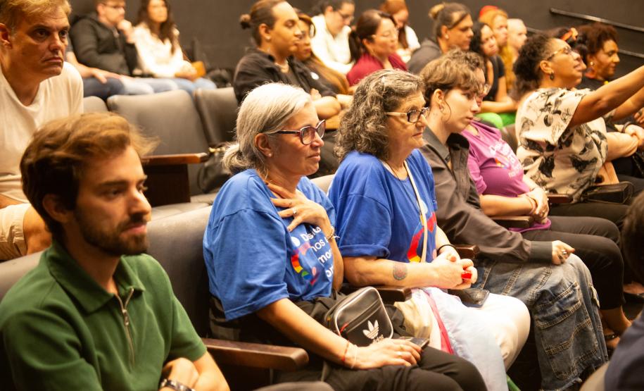 Público presente no lançamento do documentário.
