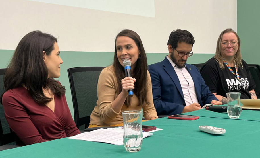 A 2ª Subdefensora Pública-Geral Thaisa Oliveira discursa na abertura do evento na sede dos Núcleos na Defensoria.