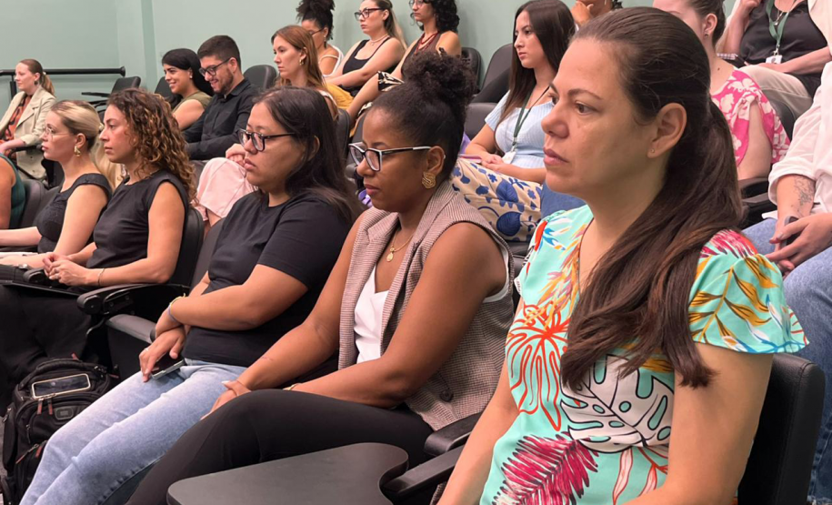 Público presente no evento Mães na Rua.