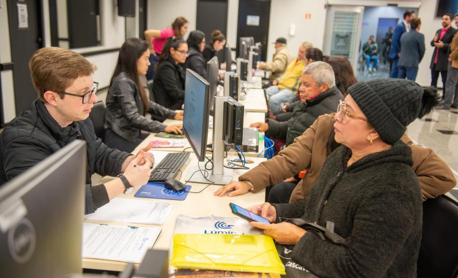 Assistidos recebem atendimento da DPE-PR em Mutirão.