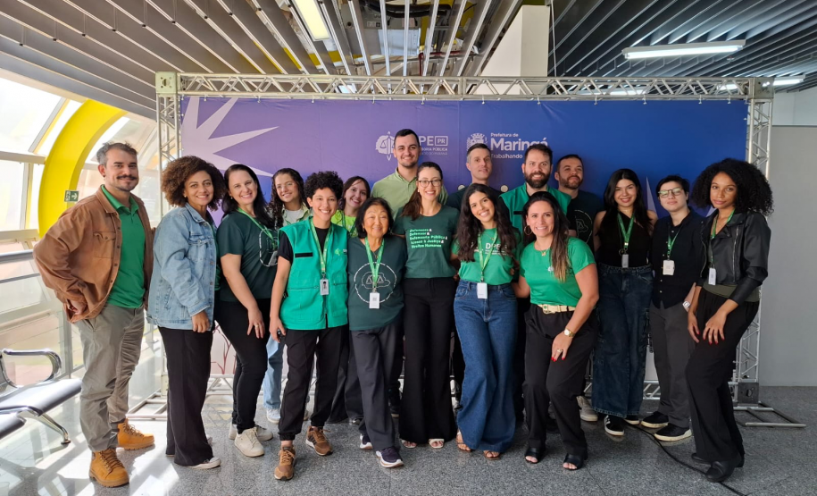 Imagem mostra equipe da DPE-PR ao fim do Mutirão.