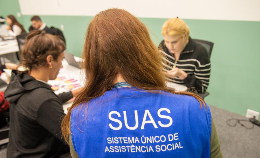 Assistente Social acompanha os atendimentos do Mutirão.