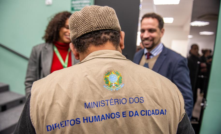 Presidente do CIAMP RUA conversa com a Ouvidoria da Defensoria Pública antes do evento.