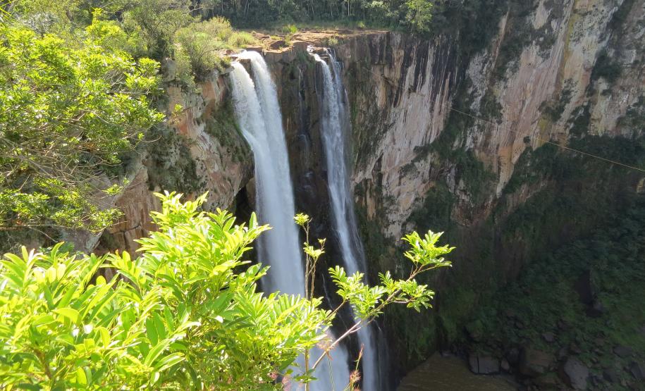 Imagem mostra cachoeira dentro do Território Indígena.