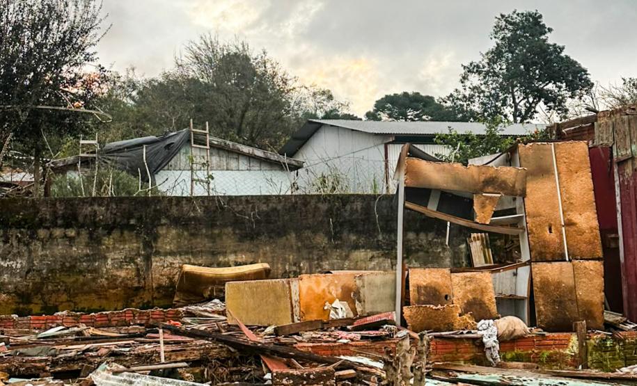 Estragos causados pela passagem do tornado.