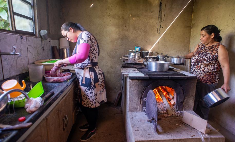 Cozinha de uma das casas no Quilombo Estreitinho.
