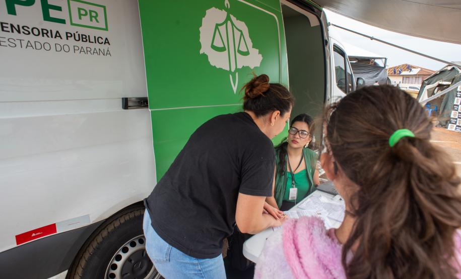 Van de Direitos em ação durante o atendimento às vítimas do tornado em Rio Bonito do Iguaçu.