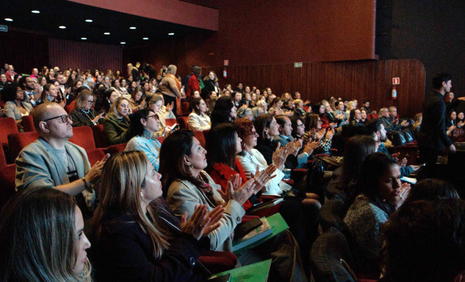 Evento realizado no Guairinha sobre a Política Nacional de Cuidados.