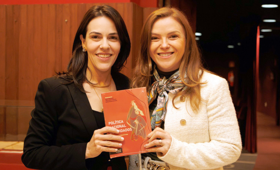 Evento realizado no Guairinha sobre a Política Nacional de Cuidados.