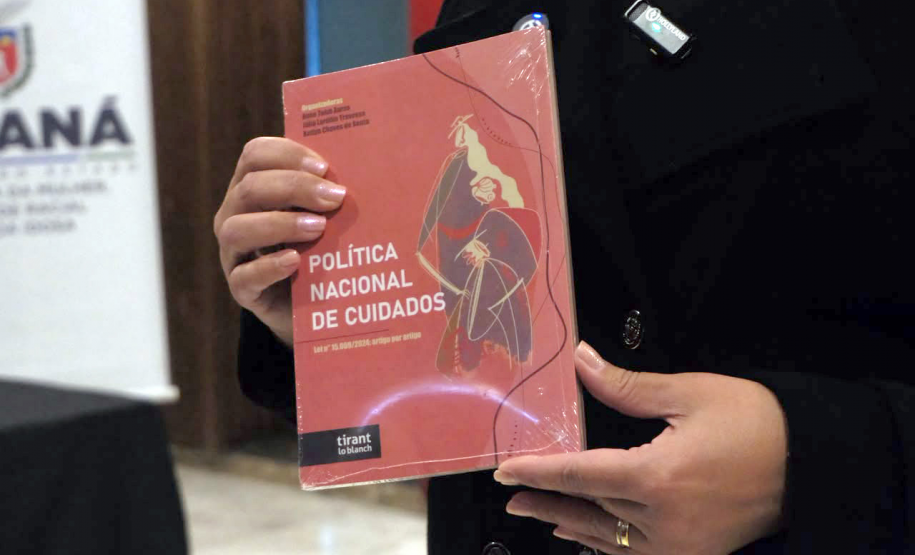 Evento realizado no Guairinha sobre a Política Nacional de Cuidados.