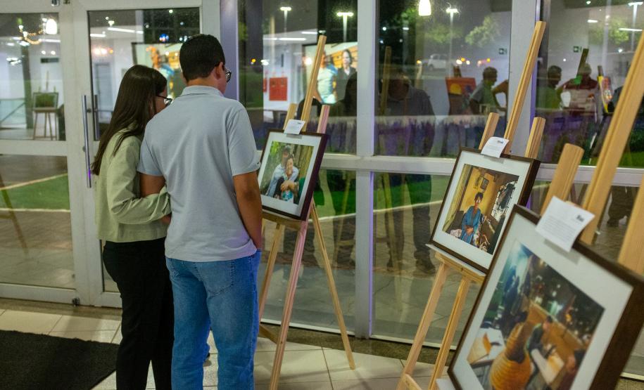 Público visita a exposição da DPE-PR em Cianorte.