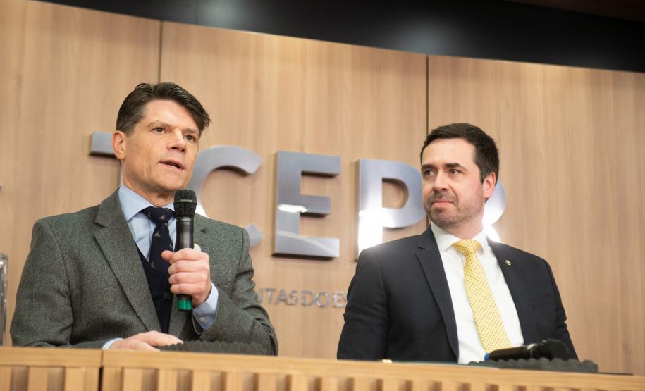 Presidente do TCE discursa no evento.