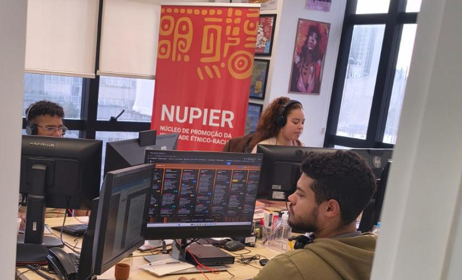 Equipe do Nupier na sede dos Núcleos da DPE-PR