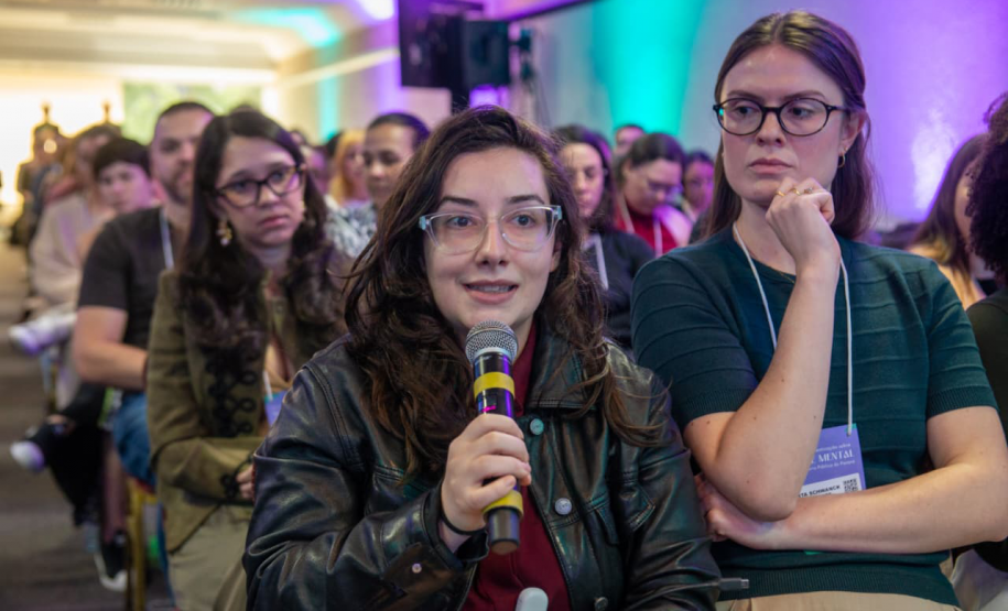 Público presente no evento de saúde mental da DPE-PR.