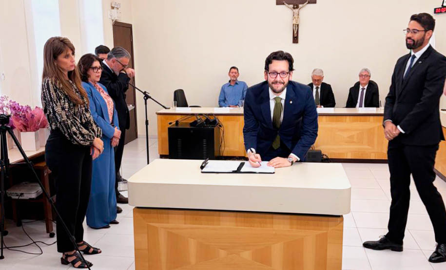Atendido pela DPE-PR, ex-policial torturado recebe pedido de desculpas do Estado brasileiro em marco histórico
