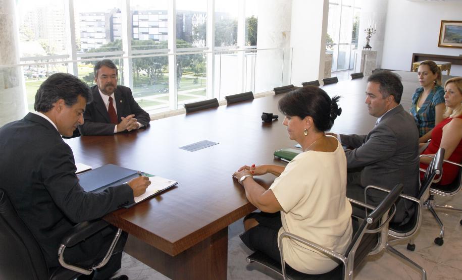 O governador Beto Richa autorizou nesta quarta-feira (07/03) a realização de concurso público para o preenchimento de 729 cargos na Defensoria Pública do Paraná