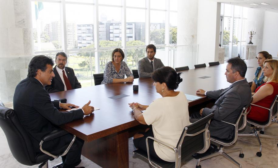 O governador Beto Richa autorizou nesta quarta-feira (07/03) a realização de concurso público para o preenchimento de 729 cargos na Defensoria Pública do Paraná