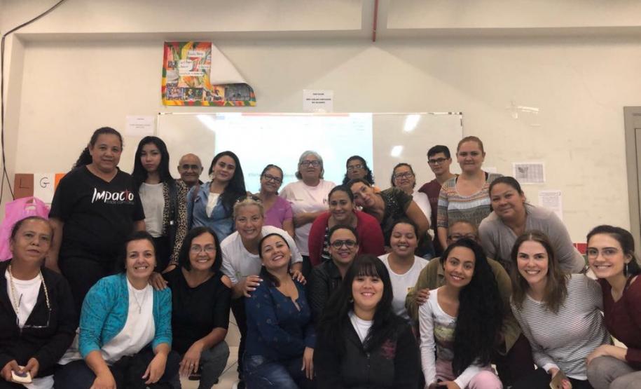 Alunos do curso “Defensores Populares de Paranaguá” receberam o Grupo Dignidade e o NUDEM