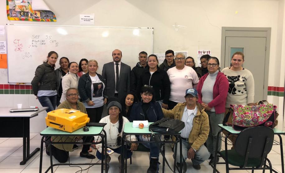 Os alunos do curso Defensores e Defensoras Populares, do município de Paranaguá, proporcionaram a visita do coordenador do Núcleo da Infância e Juventude (NUDIJ), Marcelo Diniz.