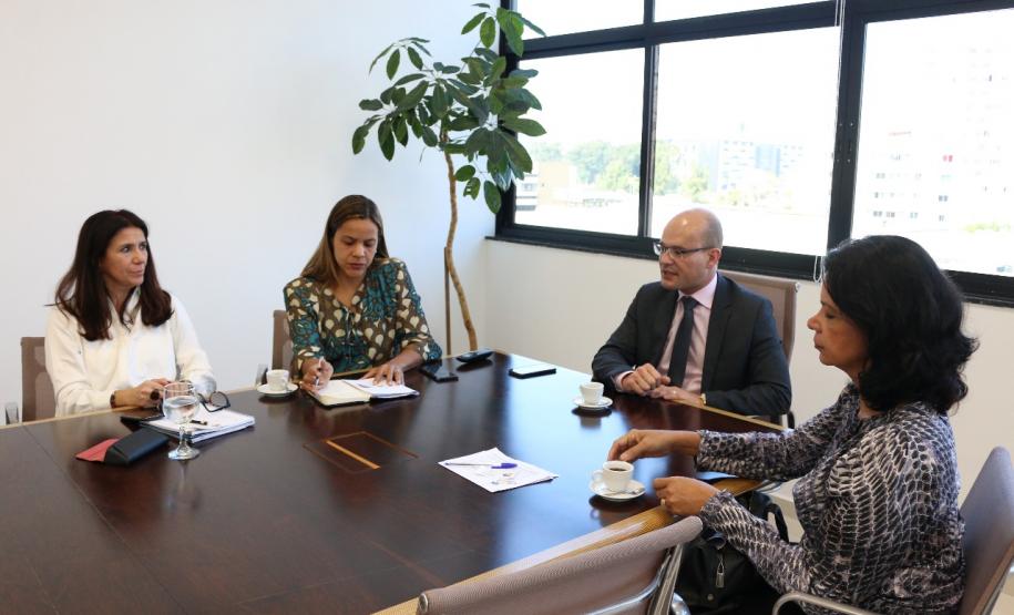 A secretária municipal de Porto Velho deslocou-se até a DPPR em busca de orientação para os projetos de regularização fundiária de Porto Velho.