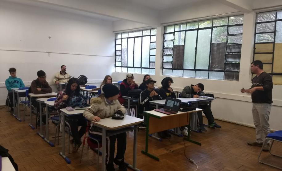 Defensoria trabalha cidadania e educação em direitos com adolescentes em Cornélio Procópio.