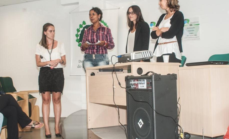 I Seminário Mulheres em Ação A presidenta da ADEPAR Thaísa Oliveira, a ouvidora-geral da Defensoria Pública Santa de Souza e as defensoras públicas Fernanda Balera e Yasmin Pestana.