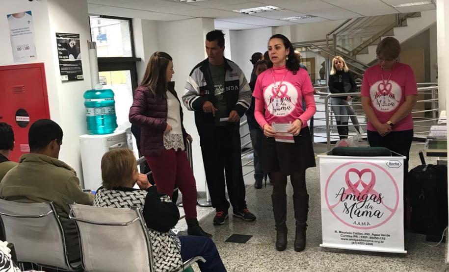 Quarta palestra da Associação Amigas da Mama no CAM de Curitiba