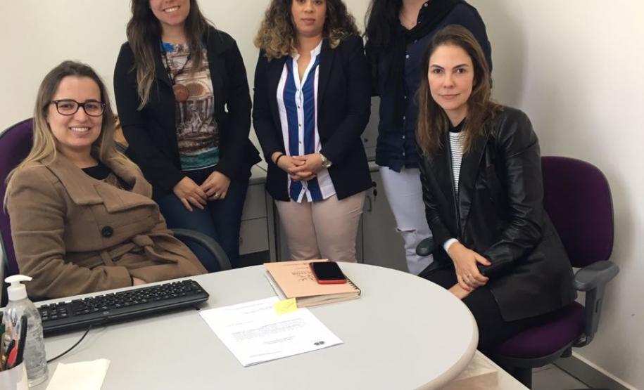 Membras do NUDEM  realizam visita a Casa da Mulher Brasileira