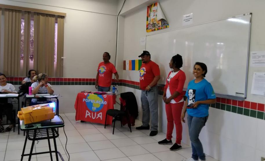 Alunos do curso Defensores Populares de Paranaguá receberam o Movimento Nacional da População de Rua (MNPR) Alunos do curso Defensores Populares de Paranaguá receberam o Movimento Nacional da População de Rua (MNPR)