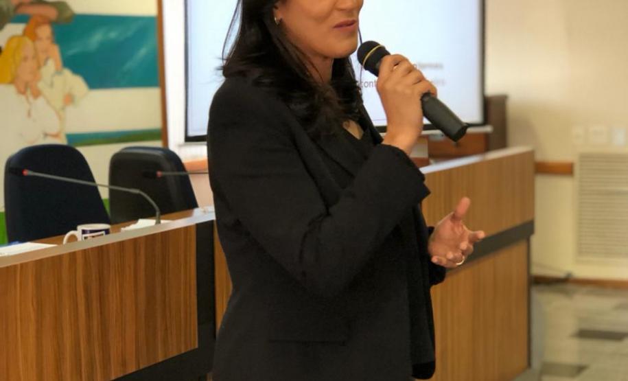 NUDEM compõe seminário de prevenção e enfrentamento à violência contra a mulher na Câmara Municipal.