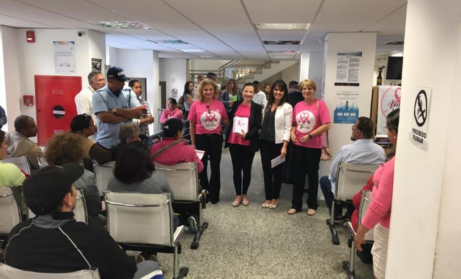 Palestra Associação Amigas da Mama Outubro é marcado por atividades realizadas pela Defensoria Pública do Paraná em promoção da prevenção do câncer de mama