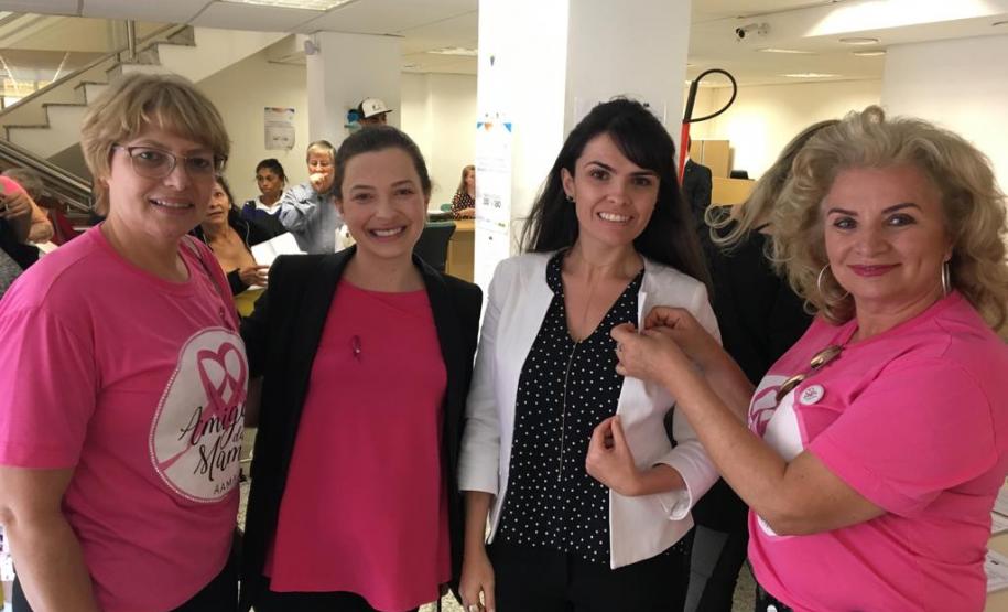 Palestra Associação Amigas da Mama Outubro é marcado por atividades realizadas pela Defensoria Pública do Paraná em promoção da prevenção do câncer de mama