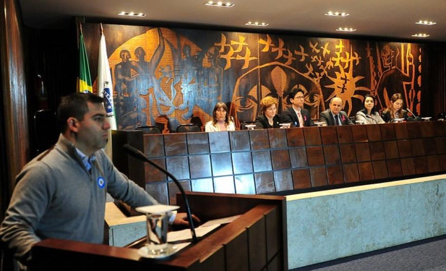 NUDEM integra mesa na ALEP em Audiência Pública sobre câncer de colorretal.