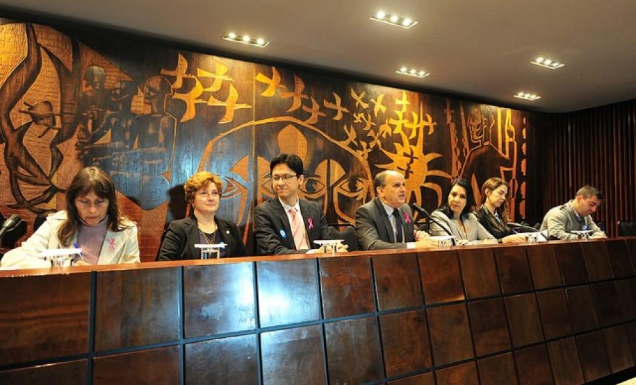 NUDEM integra mesa na ALEP em Audiência Pública sobre câncer de colorretal.