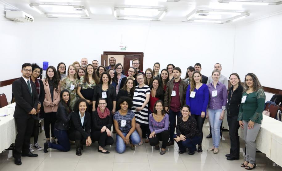 Na imagem temos todos os participantes do II Encontro das Equipes Técnicas da DPPR juntos para um foto grupal.